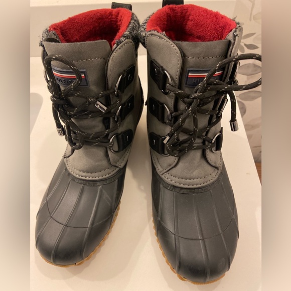 TOMMY HILFIGER ROZA3 DUCK BOOT SIZE 7 - Picture 5 of 7